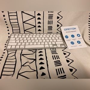 Brand New Omoton Wireless Keyboard for iOS iPad Ultra Slim Bluetooth Keyboard